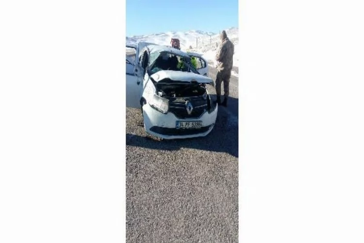 Sivas Gürün'de trafik kazası: 2 ağır yaralı